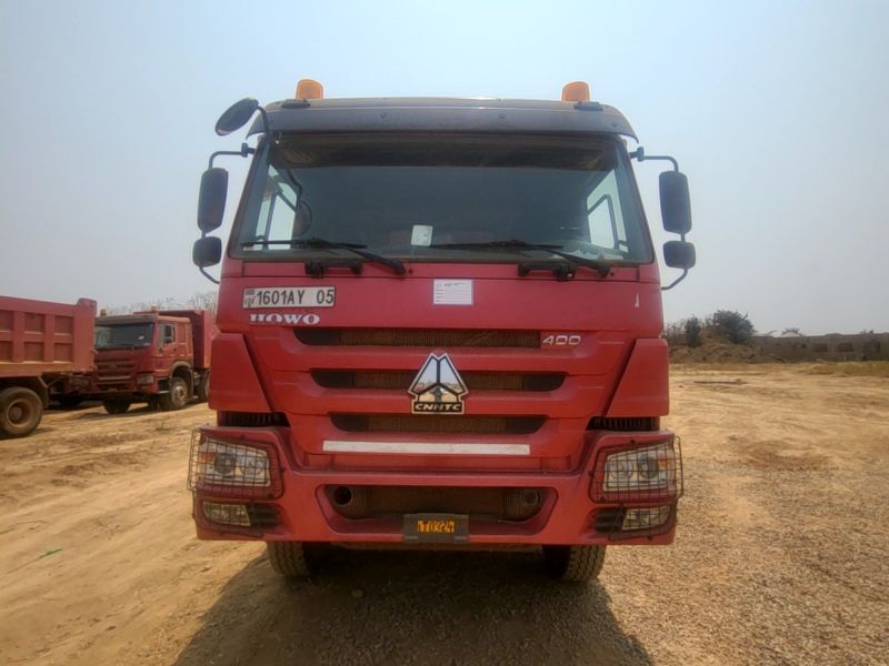 SINOTRUCK HOWO N°1  2023 - Excellent état